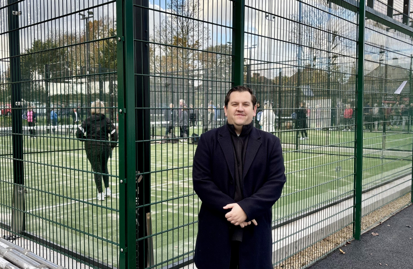 Louie opens padel courts