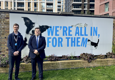 Louie visits Battersea Dogs and Cats Home